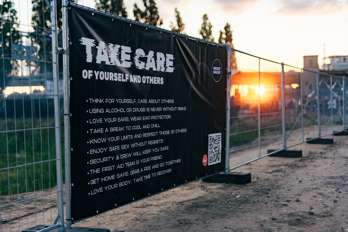 Loading... just a sec